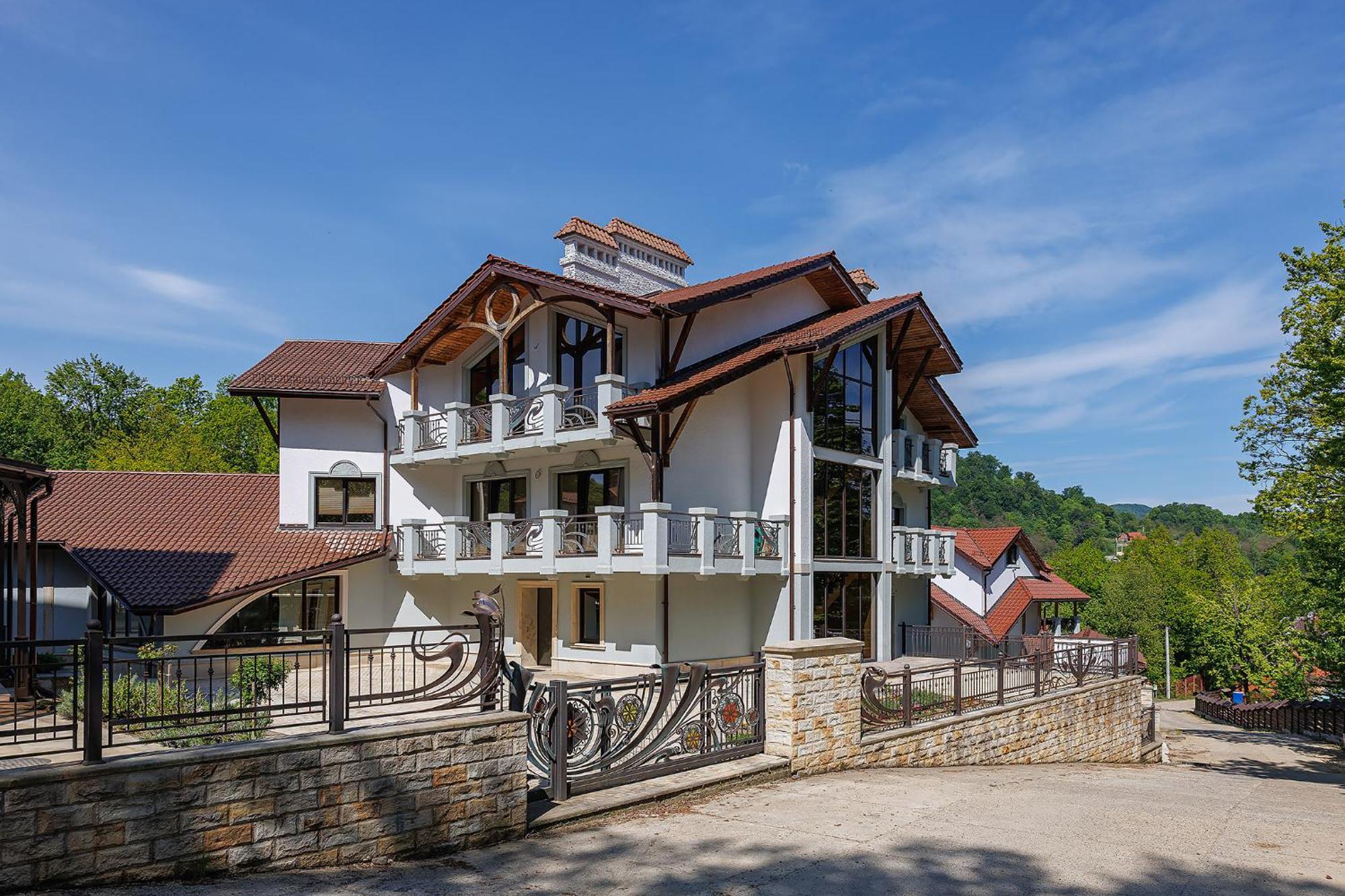 Molfar & карпати 5*