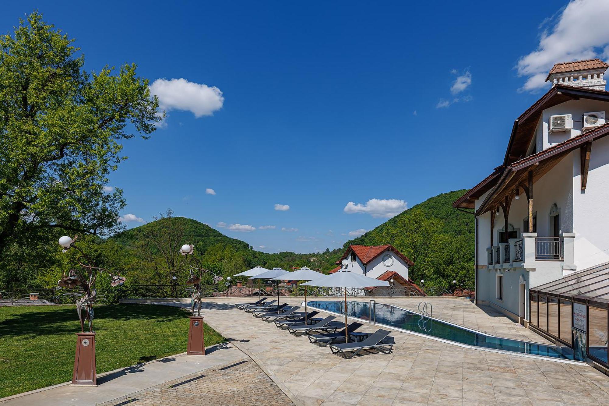 Отель Molfar & карпати Шаян