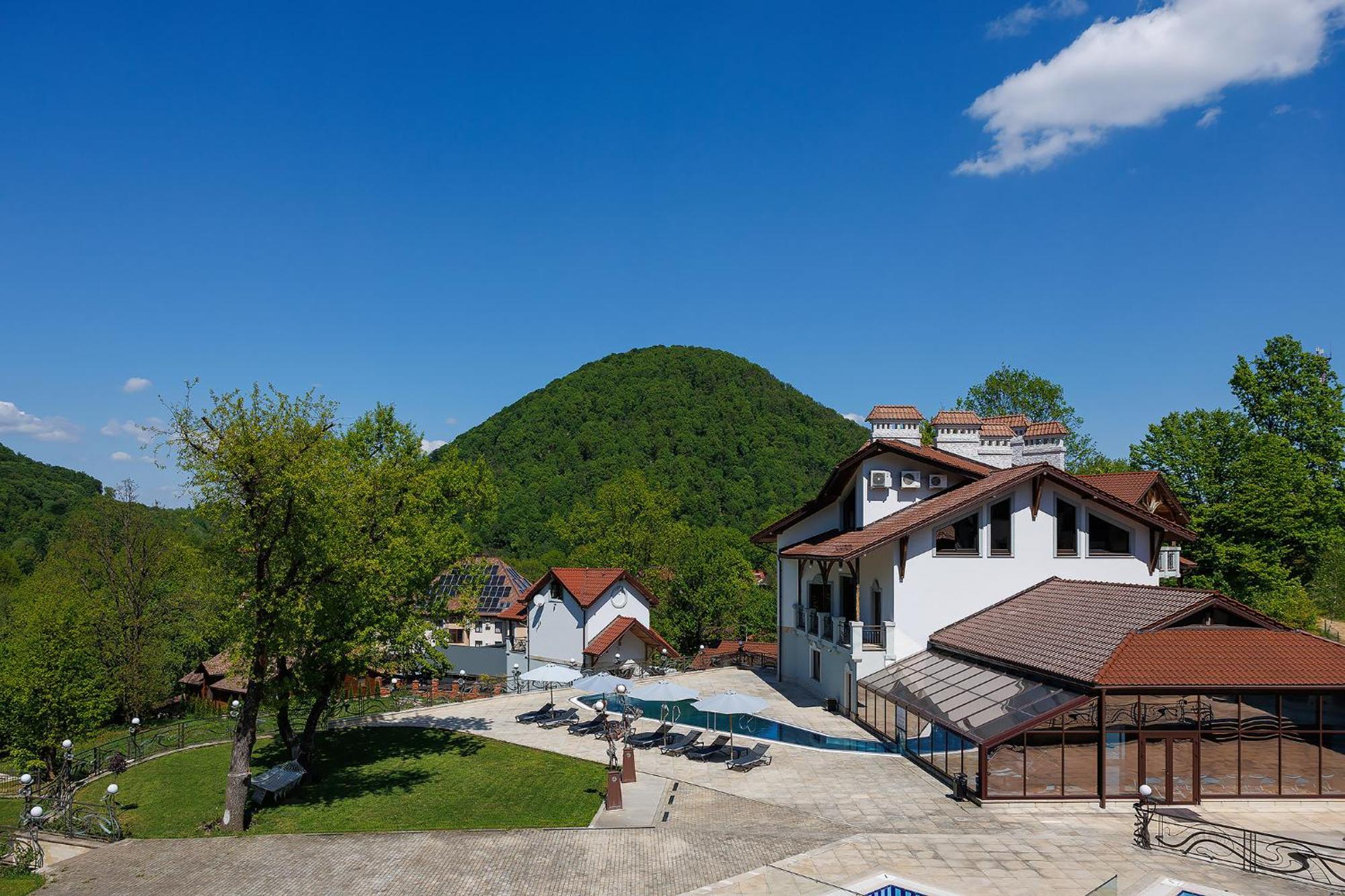 Molfar & карпати 5*